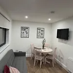 The Lodge- 아파트
