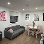 The Lodge- 아파트